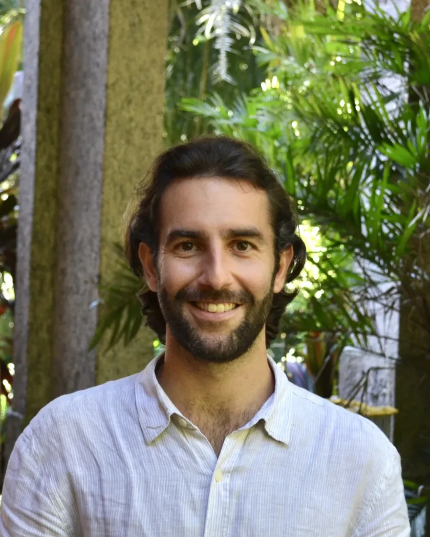 Felipe Poggi, smiling, in a garden in Rio de Janeiro